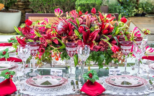 Aprenda a montar uma mesa de natal diferente com flores e frutas - Casa  Vogue | Vamos Receber