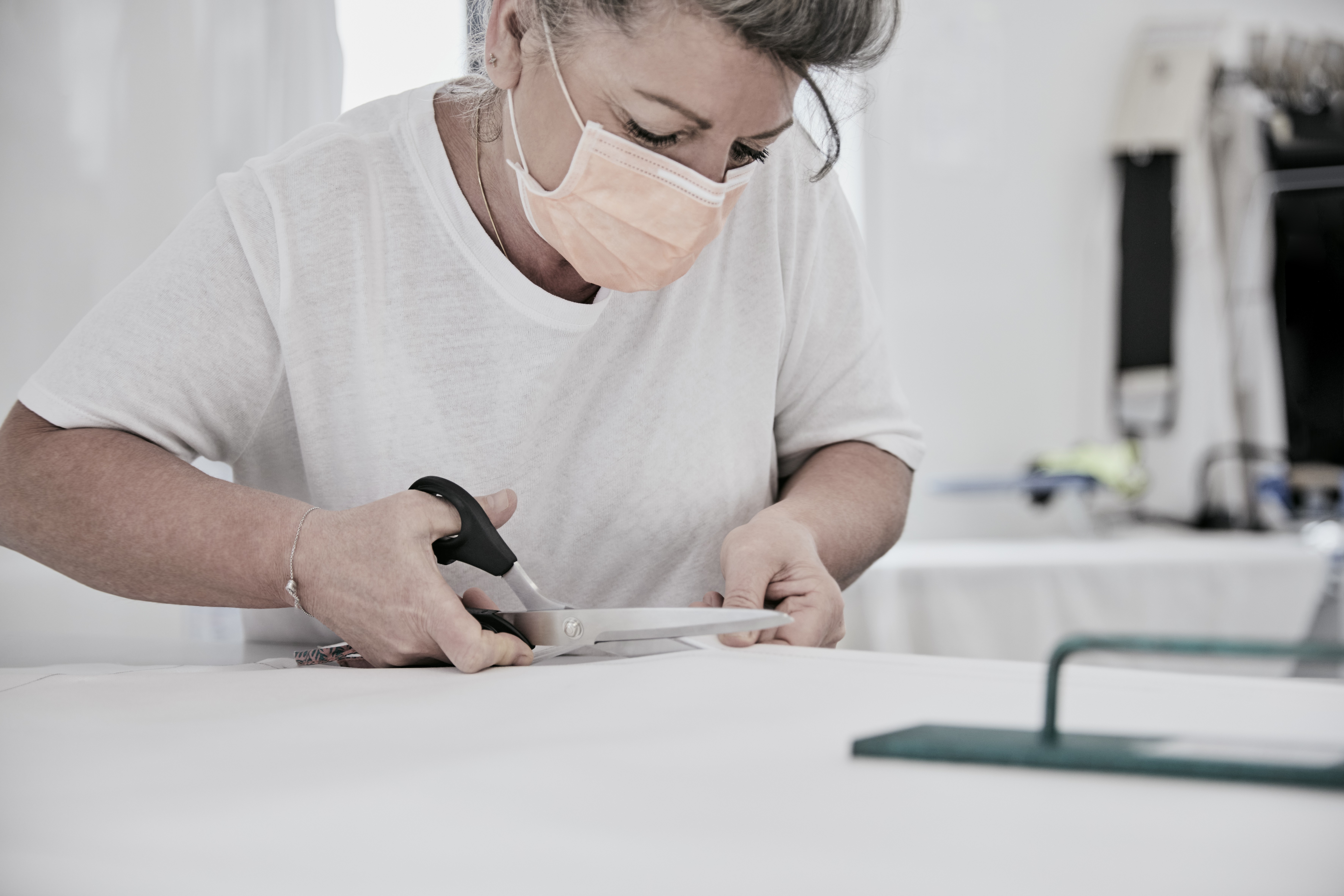 Louis Vuitton usou sua expertise em moda e infra-estrutura para produzir máscaras de proteção (Foto: Divulgação)