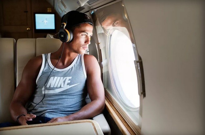 Cristiano Ronaldo lança linha de headphones da ROC Live Life Loud (Foto: reprodução)