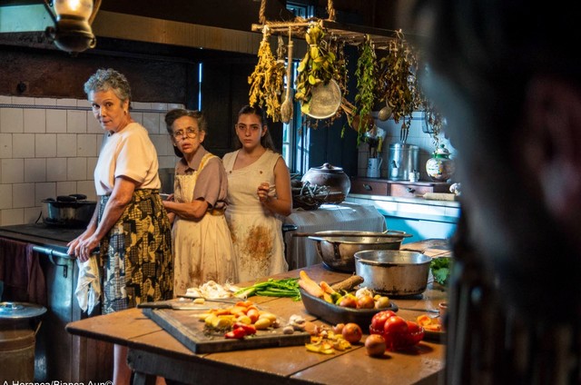 Analu Prestes, Cristina Pereira and Luiza Kozowski in the film 'The inheritance' (Photo: Bianca Aun)