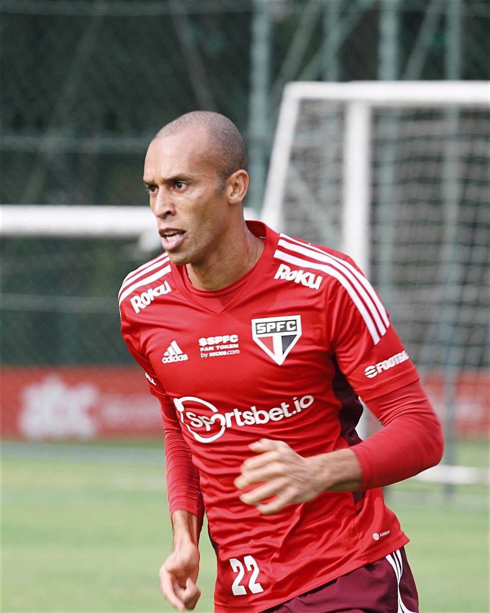 Miranda em treino do São Paulo na Barra Funda — Foto: São Paulo FC