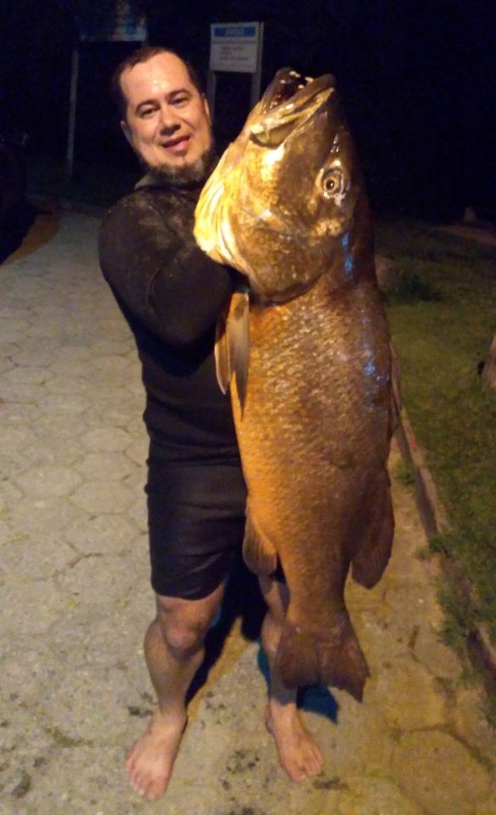 Pescador Josias Weber com peixe caranha de 22 quilos (Foto: Josias Weber/Arquivo pessoal)