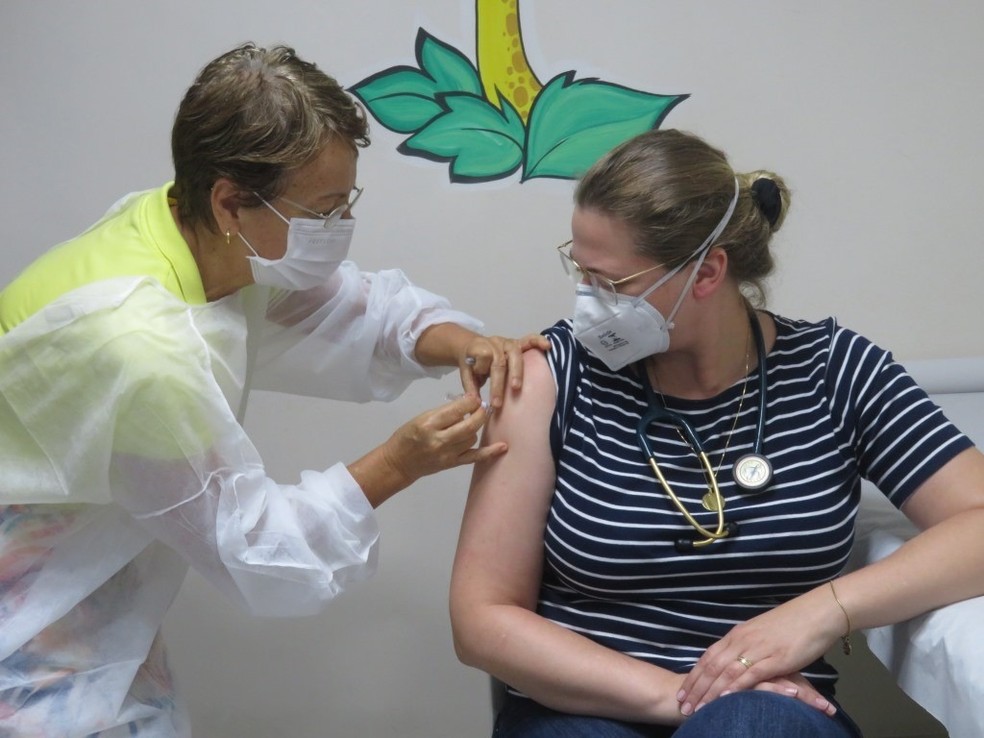 Giovana Feuser foi voluntário nos testes da vacina Coronavac em MT — Foto: Hospital Universitário Júlio Müller