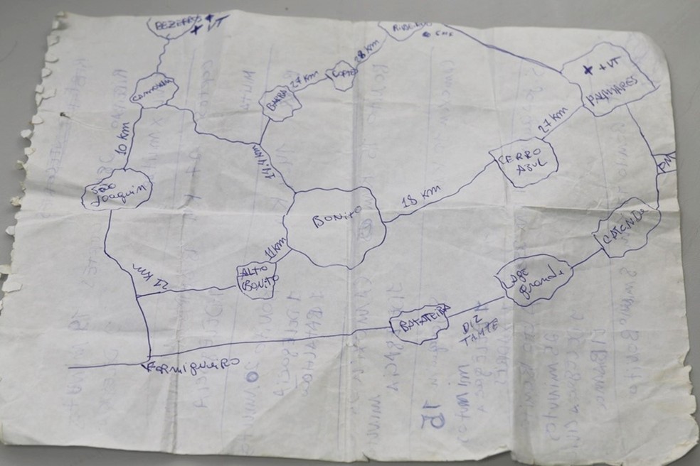 Agentes encontraram um mapa com cidades que provavelmente seriam alvo da quadrilha (Foto: Divulgação/Polícia Civil)