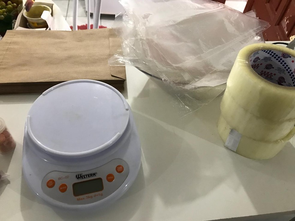Presos são suspeitos de produzir e distribuir ecstasy — Foto: Polícia Federal/Divulgação
