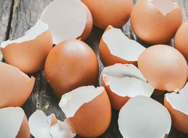 As cascas de ovos fornecem potássio e cálcio (Foto: Draxe/ Reprodução)
