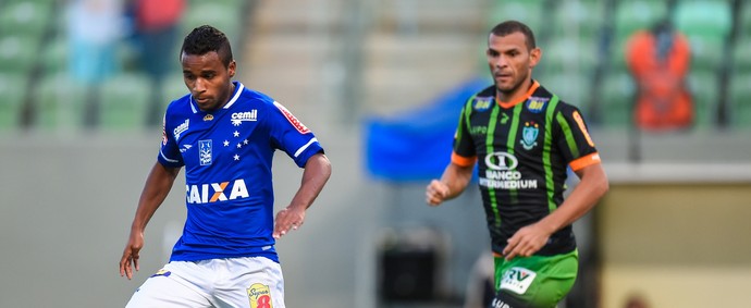 Alisson não vê Cruzeiro com atacante fixo e apoia tática do técnico Deivid