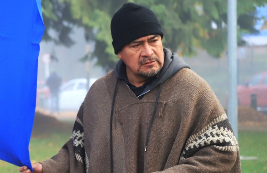 Foto de arquivo tirada em maio de 2022 mostra Hector Llaitul, líder de uma das organizações radicais de defesa Mapuche, em Temuco, Chile