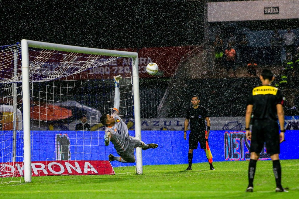 Maílson defende três pênaltis e classifica o Sport contra o CSA — Foto: Ailton Cruz/Gazeta de Alagoas