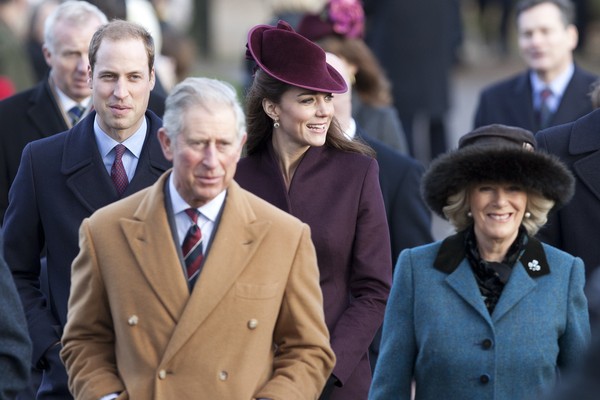 Os príncipes Charles e William na companhia de suas esposas, Kate Middleton e Camilla, em evento da realeza britânica (Foto: Getty Images)