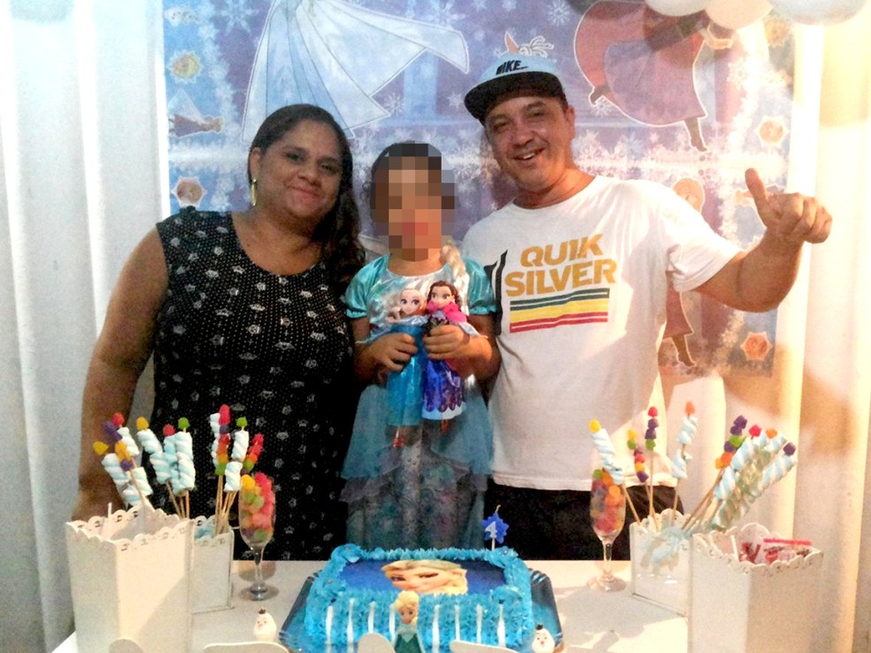 Durante briga, Janaína esfaqueou o marido dentro de casa, em Bertioga (SP) (Foto: Arquivo Pessoal)