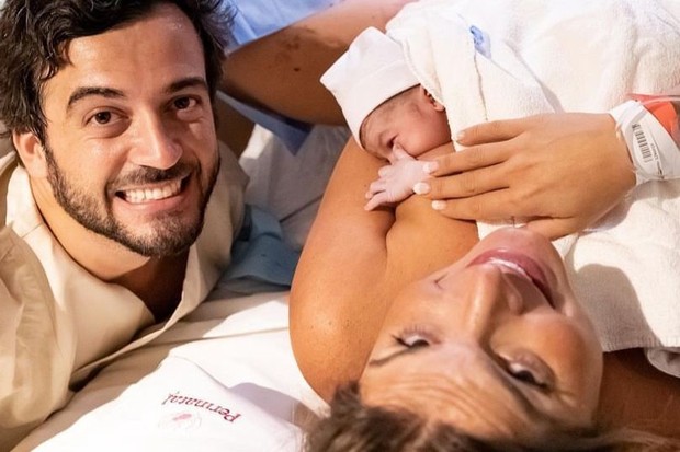Branca Feres e o marido, Gustavo Frota, com a filha, Nicole (Foto: Reprodução/ Instagram)