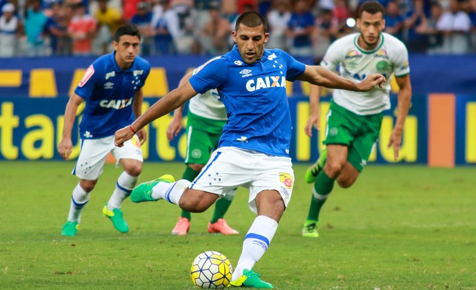 Ataque do Cruzeiro, volta a perder gols e time continua com saldo negativo em casa