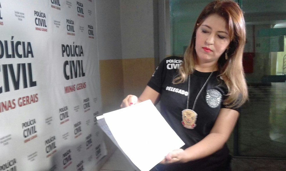 Polícia apreendeu documentos e investiga a participação de outras pessoas no crime (Foto: Zana Ferreira/G1)
