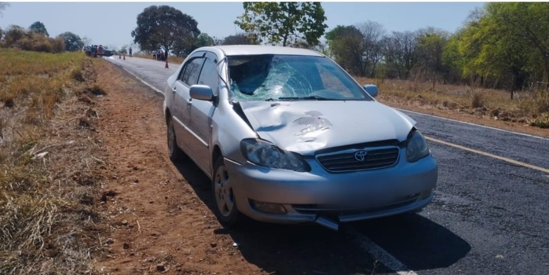 Mulher é atropelada por carro na MG-161, em São Romão
