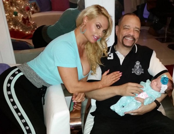 Coco Austin, Ice-T e Chanel, a filha recém-nascida do casal (Foto: Instagram)