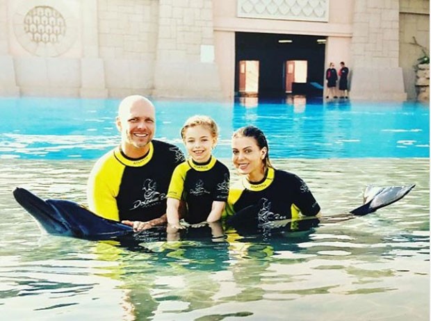 Xuxa, Brena e Sheila Mello com o golfinho (Foto: Reprodução Instagram)