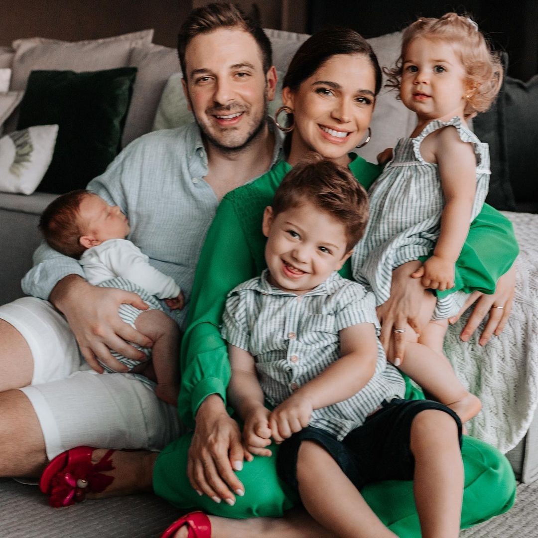 Sabrina Petraglia e família (Foto: reprodução/instagram)