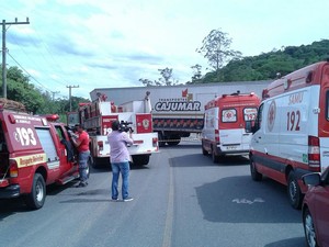Grupo de bombeiros interrompeu viagem para socorrer vítimas (Foto: Bombeiros de Schroeder/Divulgação)