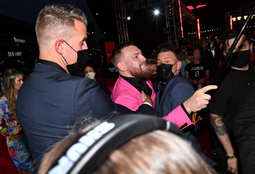 Conor McGregor se envolve em confusão no VMA — Foto: Jeff Kravitz/MTV VMAs 2021/Getty Images for MTV/ViacomCBS