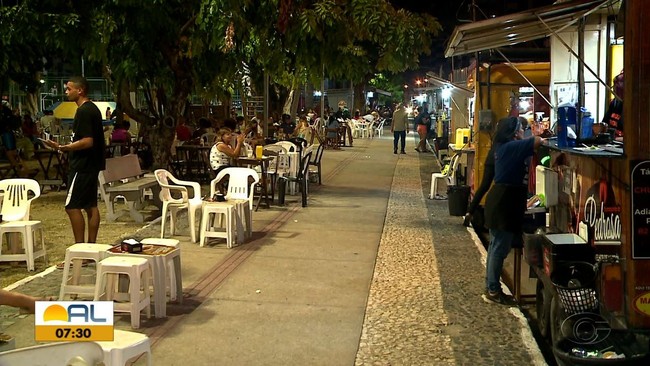 Comer fora de casa se torna um hábito para muitas pessoas