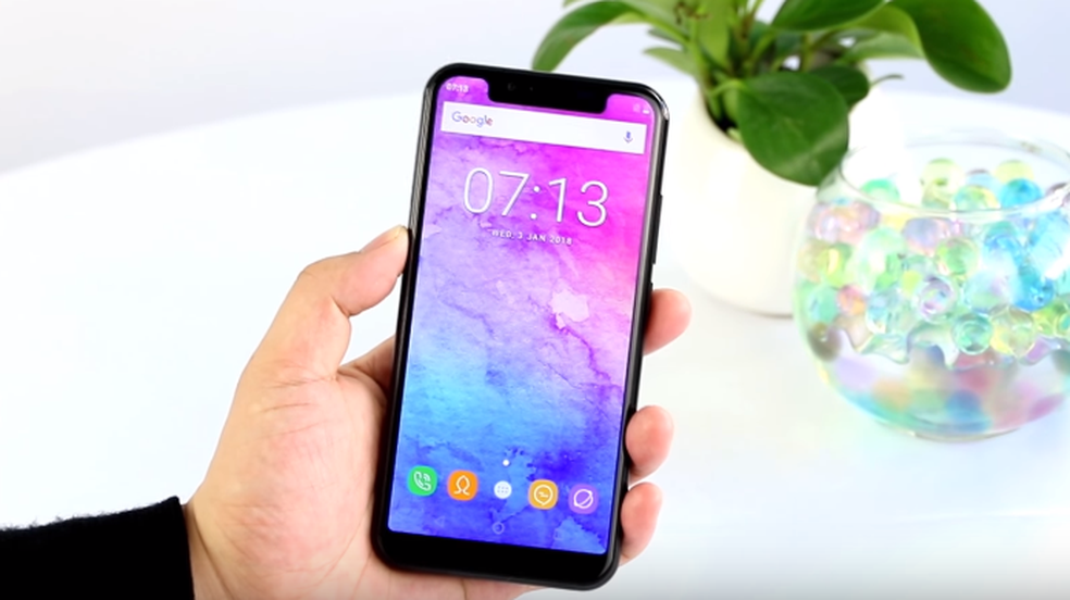 Oukitel U18 imita design do iPhone X (Foto: Divulgação/Oukitel)