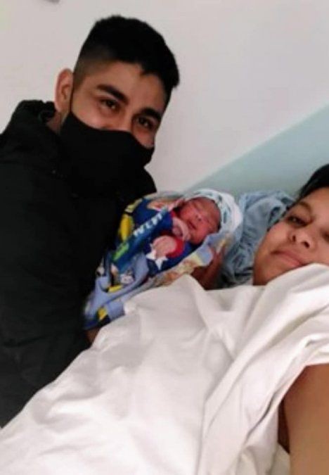 Geraldine com o marido e o filho recém-nascido (Foto: Reprodução/Diario Uno)