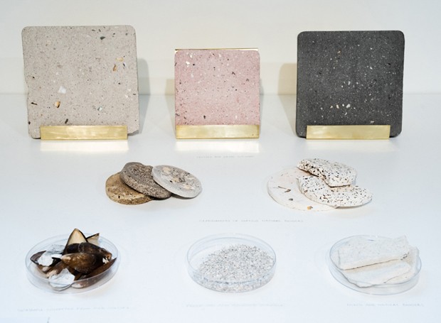 Três azulejos de Sea Stone em diferentes tonalidades e etapas do processo de fabricação (Foto: Divulgação)