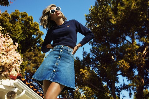 Modelo-estilista Miranda Kerr lança coleção-cápsula de jeans. Miranda + Mother conta com 12 peças e terá o lucro encaminhado para projetos sociais na Austrália