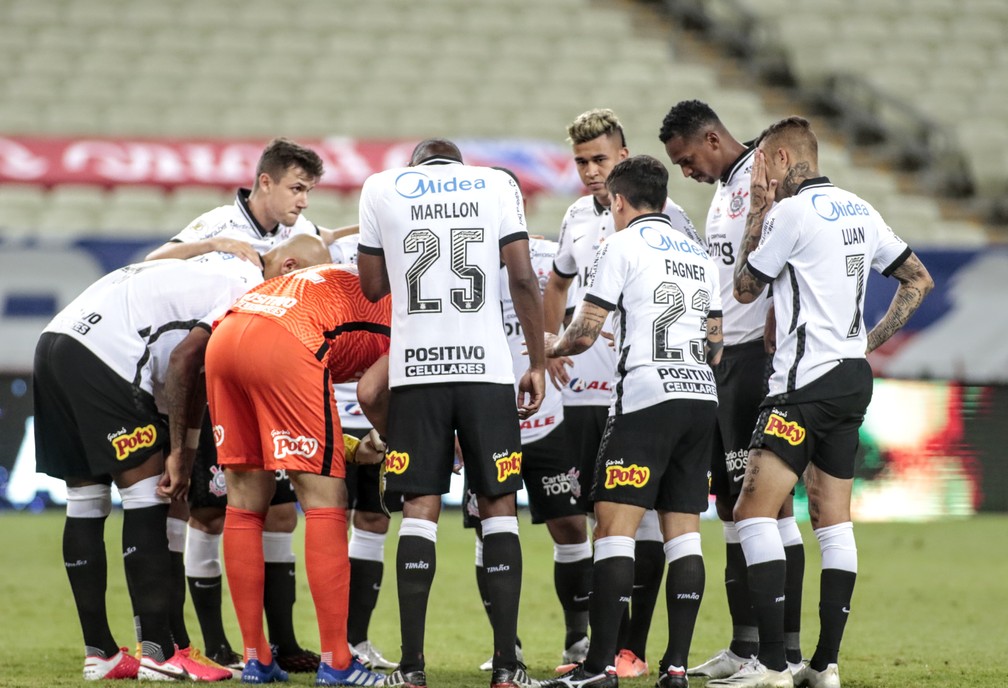 Corinthians passa ileso com pendurados, mas tem Jô expulso antes de clássico
