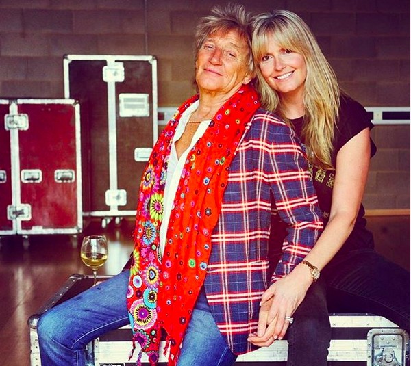 O músico Rod Stewart com a esposa (Foto: Instagram)