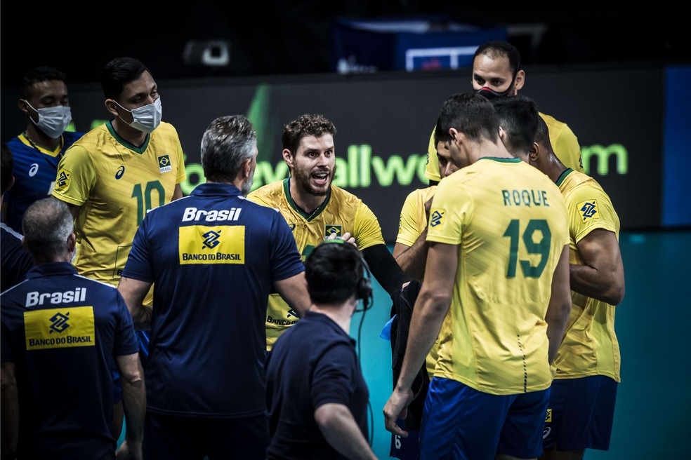 Brasil sofre, mas vence Argentina na estreia da Liga das Nações | vôlei | ge
