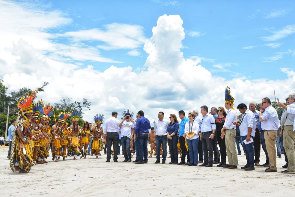 Ministros visitam aldeia em MT — Foto: Tchelo Figueiredo/Secom-MT