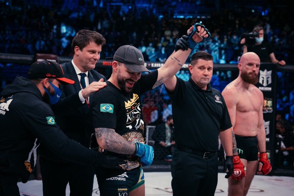 Patricky Pitbull é campeão peso-leve do Bellator — Foto: Bellator