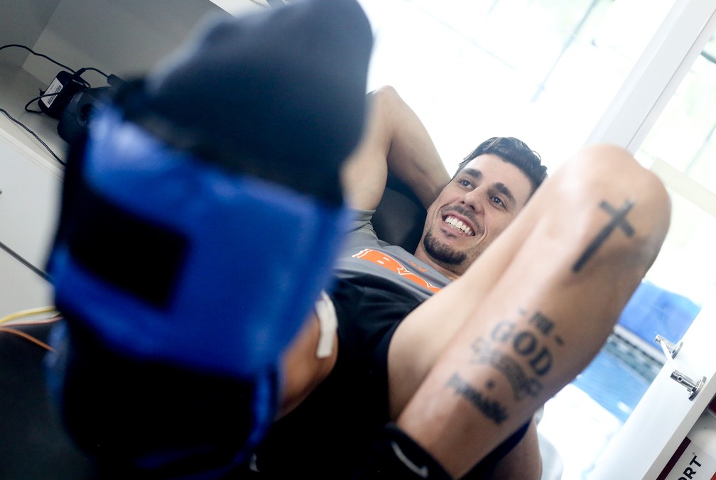 Às vésperas de ser pai, Avelar fala de tratamento e vira comentarista do Corinthians: 