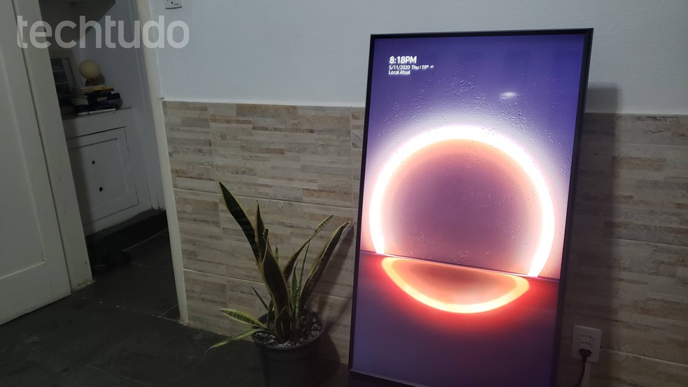 Samsung The Sero tem boas imagens, som de qualidade e proposta inovadora, mas preço alto assusta — Foto: Yuri Hildebrand/TechTudo
