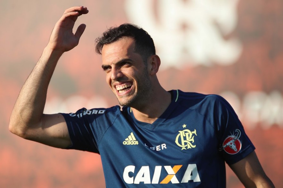 Experiência, artilharia aérea e lesões: como o zagueiro Rhodolfo, ex ...