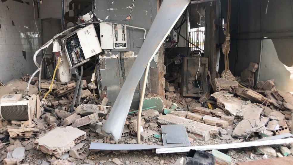 Posto de combustíveis ficou destruído após quatro explosões provocadas por criminosos na Grande Natal — Foto: Geraldo Jerônimo/Inter TV Cabugi