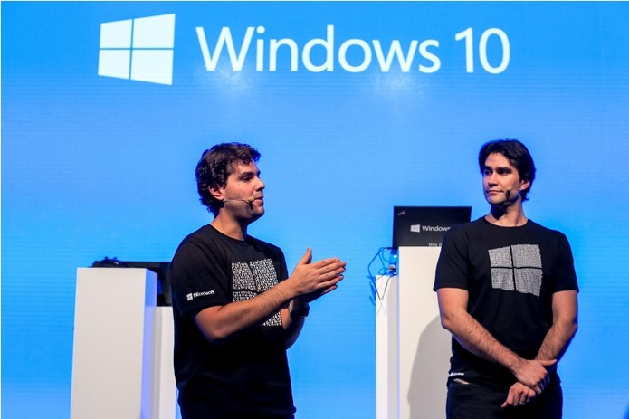 Fábio Gaspar e Gustavo Lang apresentam novo lançamento da Microsoft (Foto: Laura Martins/TechTudo)