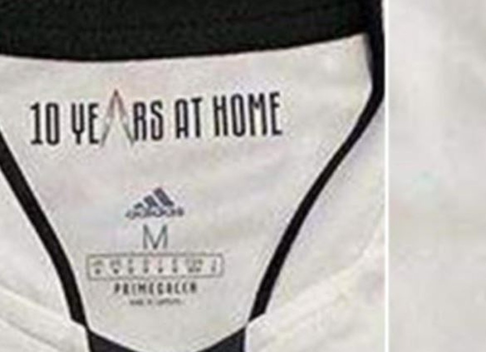 Detalhe na suposta nova camisa da Juventus faz alusão aos dez anos da Arena Juventus — Foto: FOOTYHEADLINES