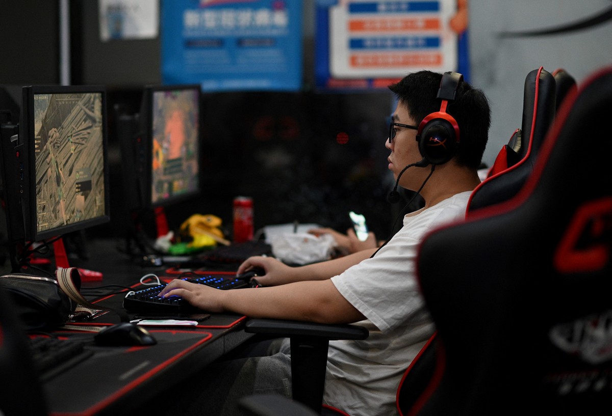 Adolescentes chineses se irritam com novas limitações aos games; investidores medem impacto na indústria | Games