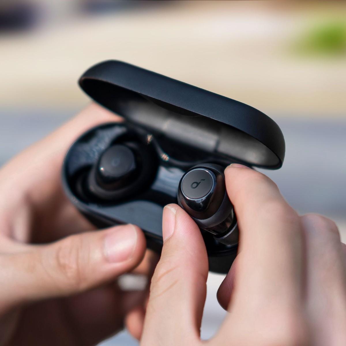 Fone de ouvido do futuro pode ser 'quase invisível' e ter mais autonomia 