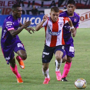 Negociando com o Cruzeiro, Cuéllar não participa de evento no Junior