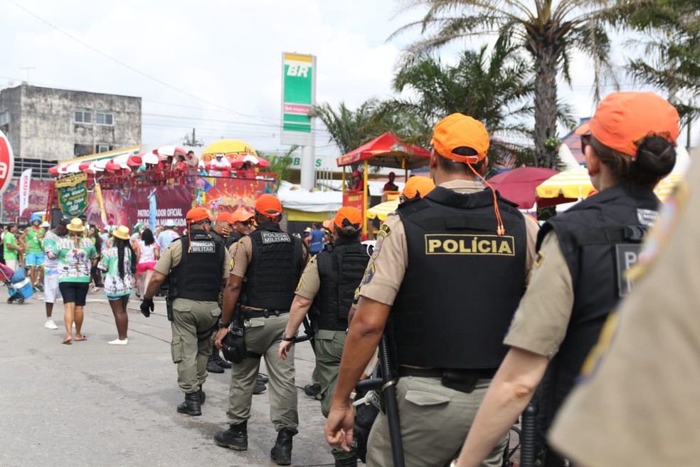 Policiais militares trabalhando no Recife durante o carnaval de 2019 — Foto: Marlon Costa/Pernambuco Press