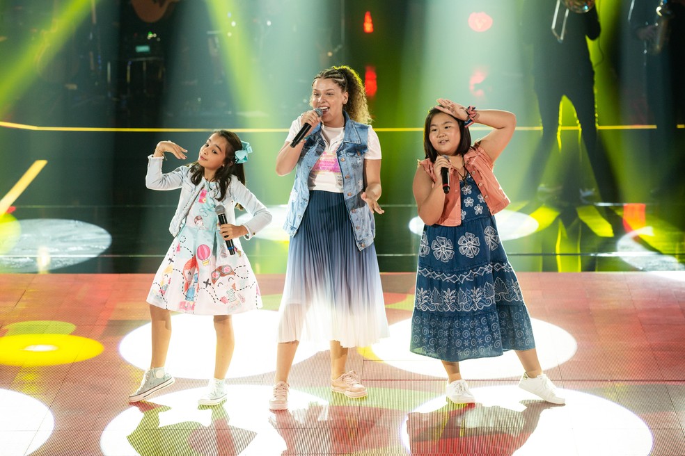 Lívia Corrêa, Hanny Kethellyn e Melissa Uehara cantam 'Brisa", no 'The Voice Kids' — Foto: Isabella Pinheiro/Gshow
