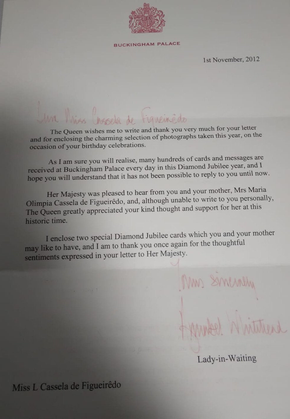 Carta que a alagoana Luciane Figueirêdo recebeu do Palácio de de Buckingham em nome da rainha Elisabeth II, em 2012 — Foto: Roberta Batista/g1
