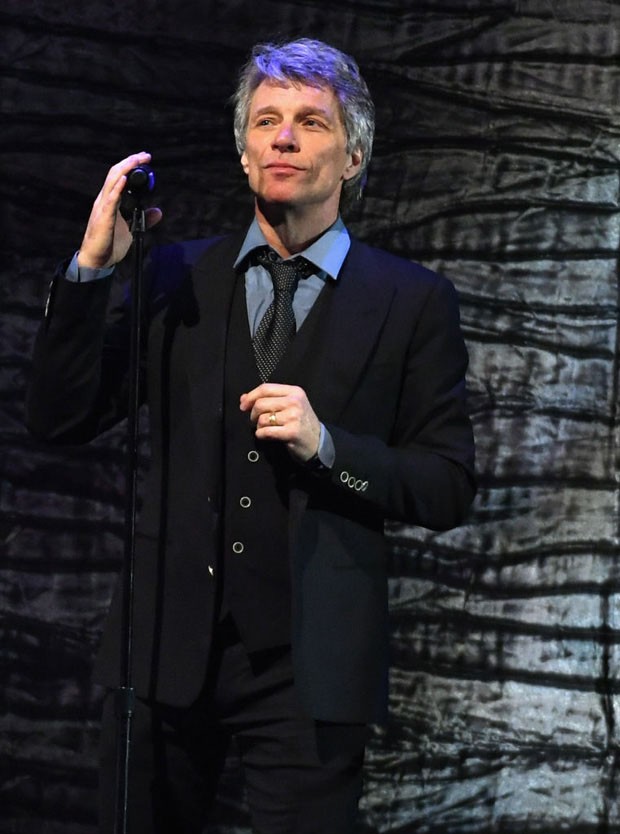 LAS VEGAS, NV - APRIL 27:  Recording artist Jon Bon Jovi performs during the 21st annual Keep Memory Alive "Power of Love Gala" benefit for the Cleveland Clinic Lou Ruvo Center for Brain Health honoring Ronald O. Perelman at MGM Grand Garden Arena on Apri (Foto: Ethan Miller/Getty Images)