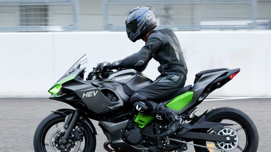 Kawasaki mostra motos híbridas e elétricas em pista lendária da Fórmula 1