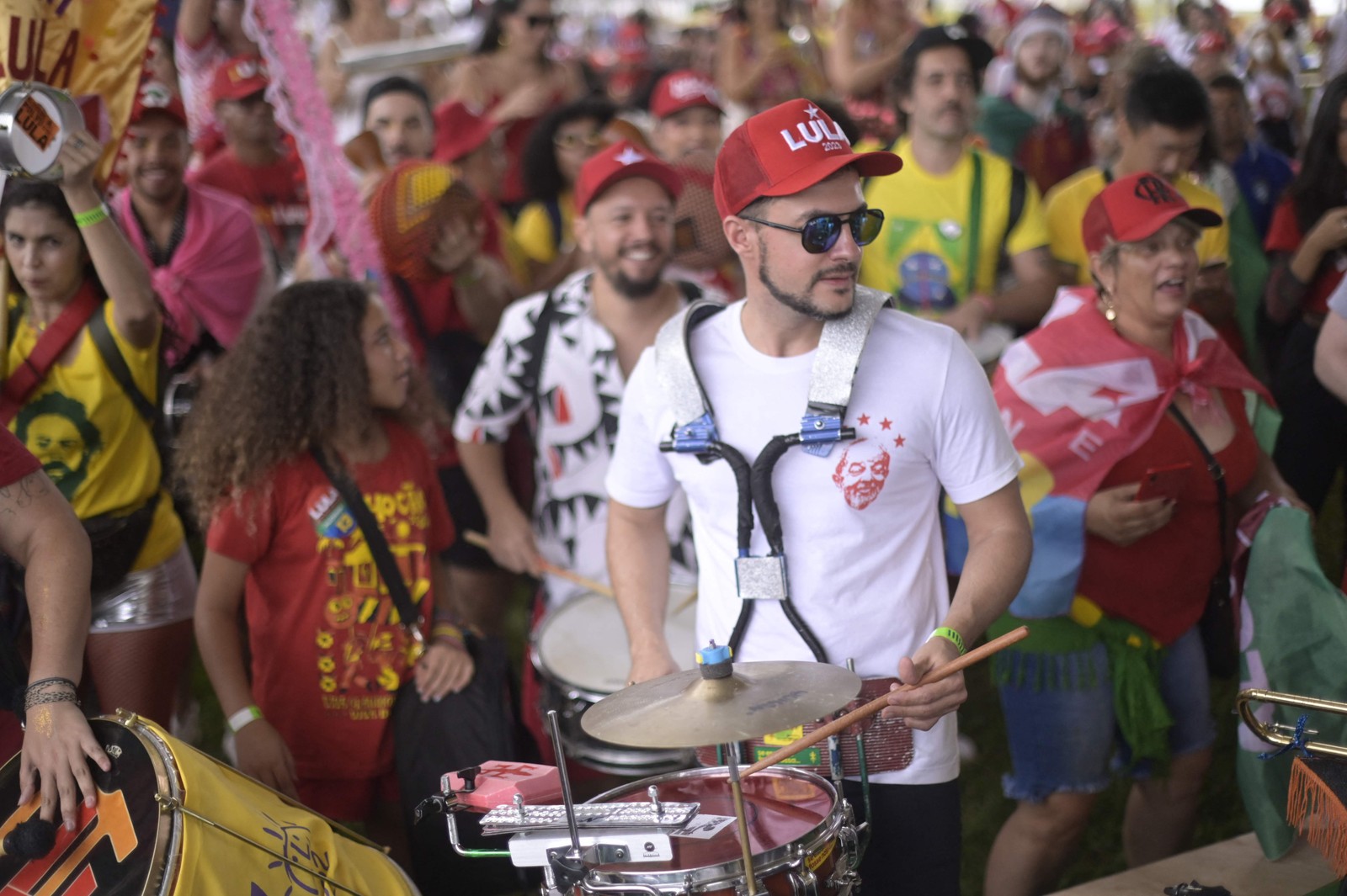 Brasileiros fazem carnaval em Brasília durante a posse de Lula como presidente pela terceira vez — Foto: DOUGLAS MAGNO/AFP
