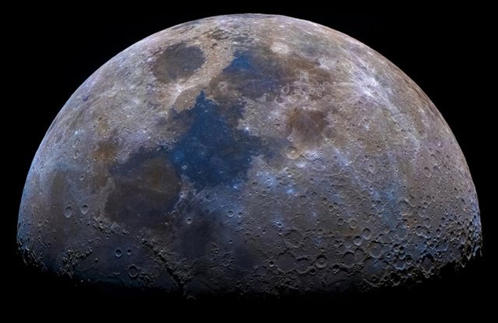 'Mosaico Mineral da Lua' - Altamente elogiada na categoria Jovem Fotógrafo de Astronomia — Foto: PETER SZABO/BBC